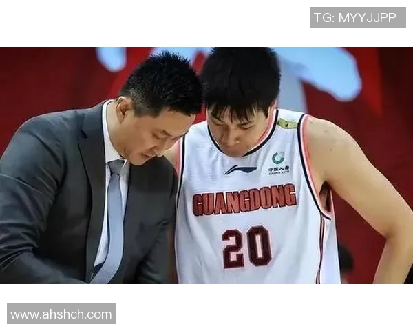 重庆篮球队灵活性探讨：如何在比赛中提升战术应变能力与团队协作