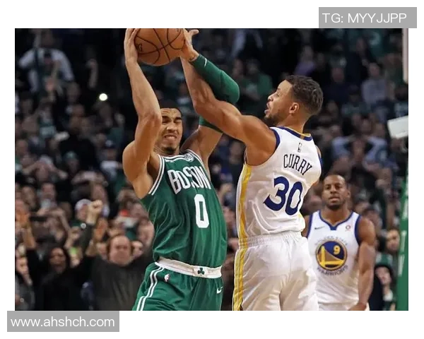 勇士与凯尔特人激战正酣精彩瞬间回顾与分析